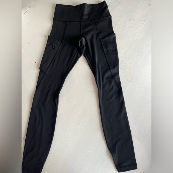 🖤 EUC Athleta Salutation Stash Capri Leggings 26" Size XXS w/ Pockets in Black - Picture 3 of 9